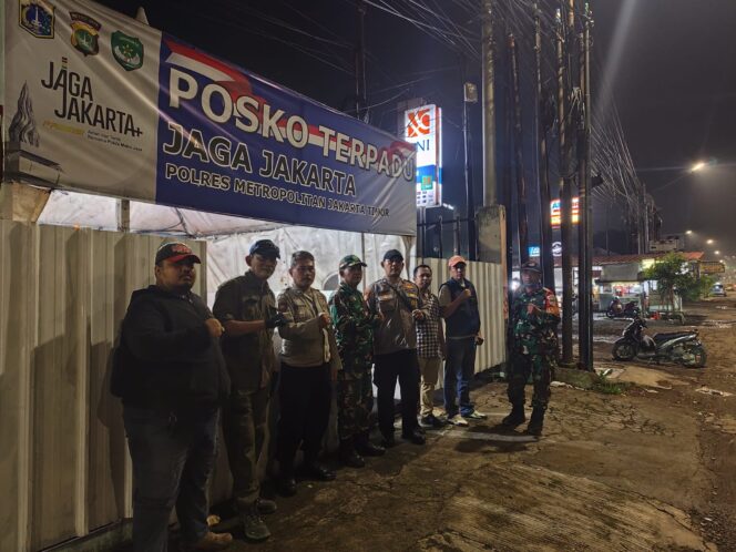 
					Cegah Tawuran dan Gangguan Kamtibmas, Koramil Duren Sawit Gelar Patroli Gabungan