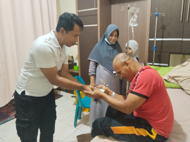 
					Di Balik Seragam dan Tugas: Saat Kasat Reskrim Polres Padang Lawas Mengetuk Pintu Bangsal Anggotanya