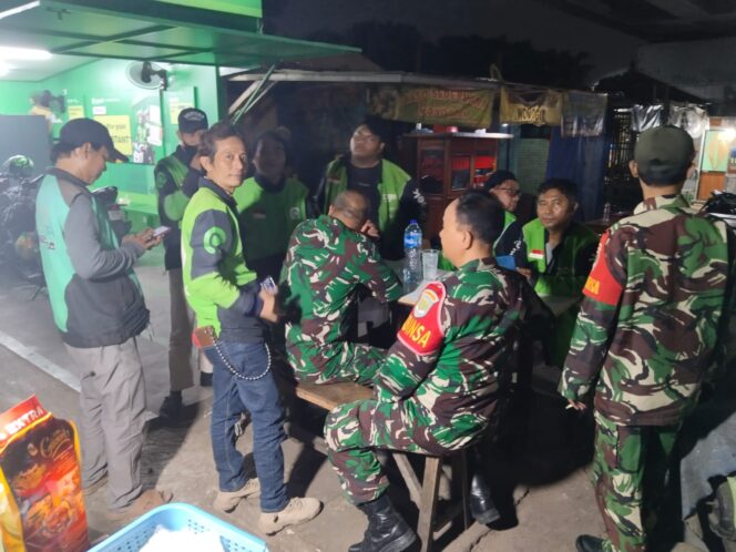
					Patroli Gabungan Koramil 06/Cakung Perkuat Keamanan Wilayah