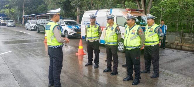 
					Satlantas Polres Serdang Bedagai gelar oprasi penertipan kendraan di jalan Tol Medan Tebing Tinggi KM 65 A.