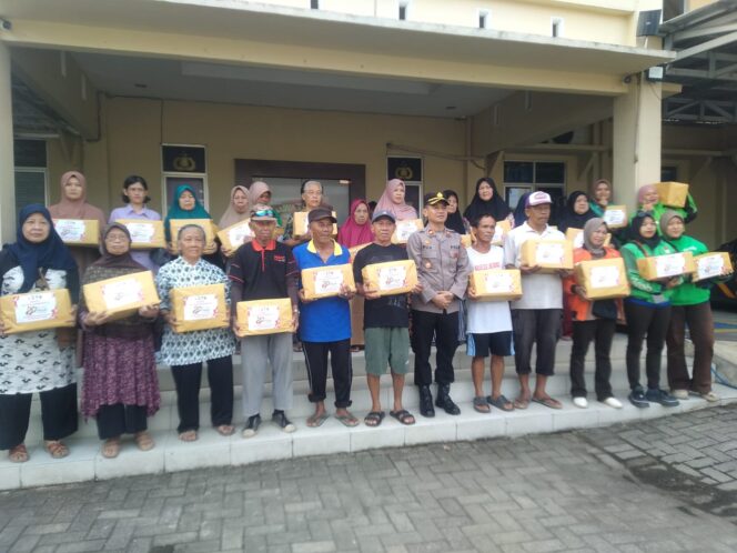 
					SAMBUT HUT BHAYANGKARA KE-80, POLSEK PURWOKERTO SELATAN GELAR BAKTI SOSIAL DAN BERBAGAI KEGIATAN KEMASYARAKATAN