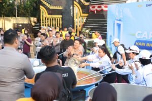 Dapur Jaga Jakarta Meriah, Bobon Santoso Sajikan Tongseng untuk Warga CFD