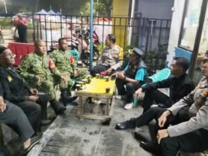 Patroli/Siskamling Koramil 06/Cakung Perkuat Sinergi Tiga Pilar dan Warga, Wujudkan Wilayah Aman dan Kondusif