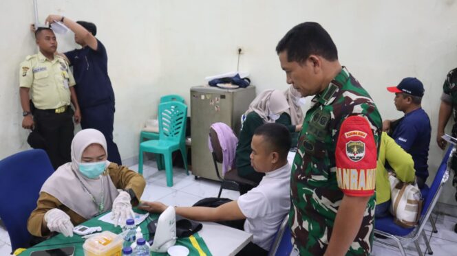 
					100 Warga Dapat Pemeriksaan Kesehatan Gratis Di Koramil 01/Tebet