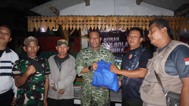 
					Koramil 08/Jagakarsa Nobar Sepak Bola Gembira Bersama Masyarakat