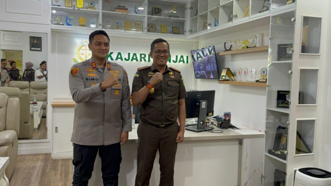 
					PERKUAT SINERGITAS KAPOLRES BINJAI YANG BARU GELAR KUNJUNGAN SILATURAHMI KE KEJAKSAAN NEGERI BINJAI