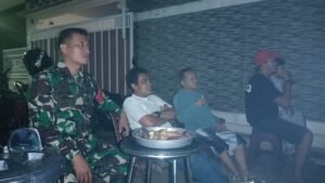 Piala Dunia; Babinsa Kodim 0504/JS Bersama Masyarakat Nabar