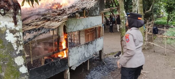 
					Polsek Binjai Bersama Tokoh Agama dan Masyarakat Grebek Sarang Narkoba di Tandem Hilir