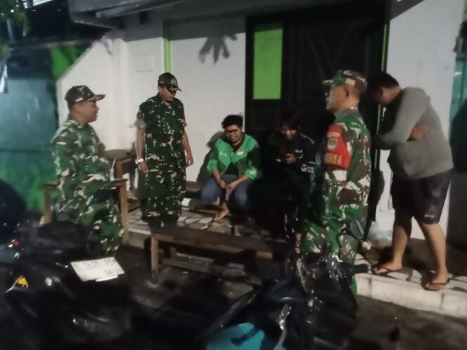 
					Koramil 02/Matraman Gelar Patroli Malam Bersama Tiga Pilar