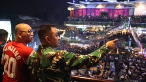 Dandim 0504/Jakarta Selatan Nobar Sepak Bola Gembira Bersama Ribuan Masyarakat Di Kemang Village