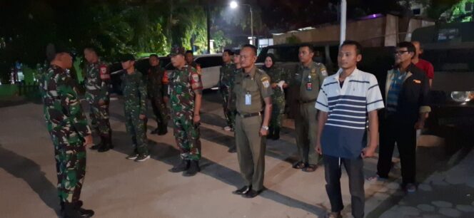 
					Babinsa Koramil 05/Kramat Jati Bersama Komduk Gelar Patroli/Siskamling Keliling