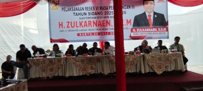 
					Wakil Ketua DPRD Kota Medan H. Zulkarnain jemput Aspirasi masyarakat Dapil III Melalui Reses
