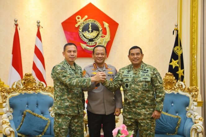 
					Kapolda Metro Jaya dan Pangdam Jaya Kunjungi Pangkormar, Perkuat Sinergi TNI-Polri