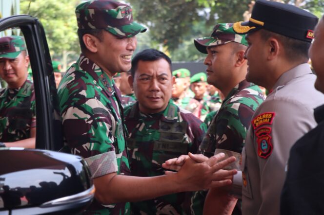 
					Wujud Sinergitas TNI-Polri Kapolres Binjai Sambut Kunjungan Pangdam I/BB di Kodim 0203 LKT