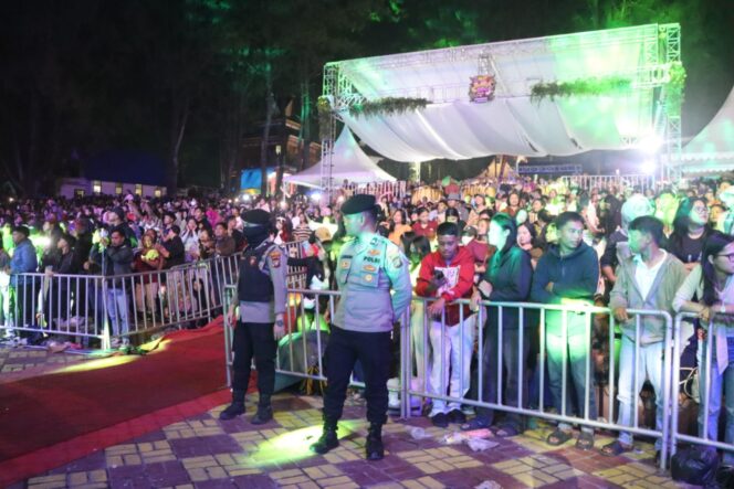
					Festival Bunga dan Buah Karo 2026 Resmi Ditutup, 5.000 Pengunjung Padati Malam Penutupan di Bawah Pengamanan Ketat