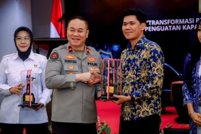 
					Polri Gelar Dialog Penguatan Internal untuk Hadapi Ancaman Love Scamming di Era Digital