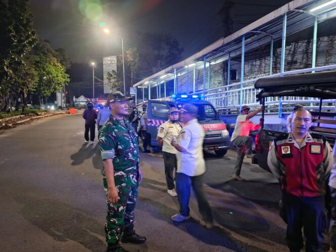 
					Patroli/Siskamling Koramil 04/Pulogadung Perkuat Sinergi Aparat dan Warga Jaga Kondusivitas Wilayah