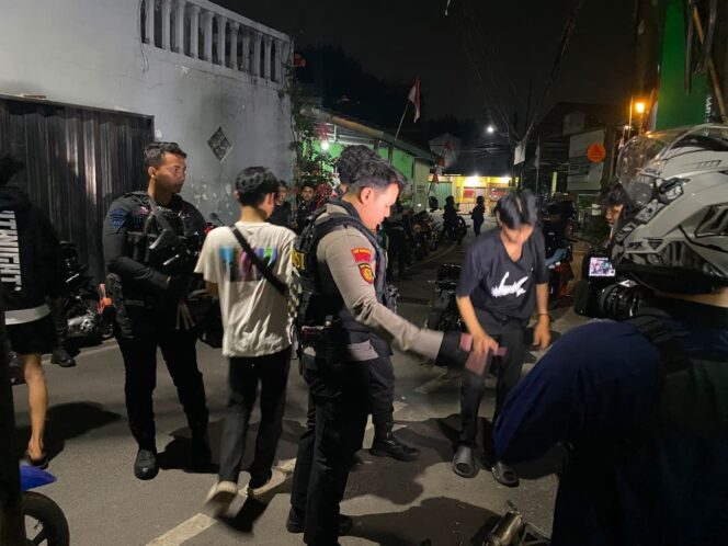 
					Brimob Polda Metro Jaya Bubarkan Balap Liar, Sembilan Motor Diamankan di Jakarta Timur