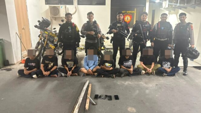 
					Brimob Polda Metro Jaya Cegah Tawuran di Cipayung, Sita Besi Tajam hingga Balok Dan 8 Pemuda Diamankan