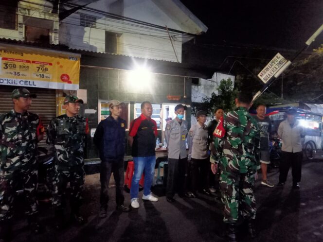 
					Jaga Keamanan Wilayah, Koramil 04/Pulogadung Gelar Patroli/Siskamling Bersama Komduk