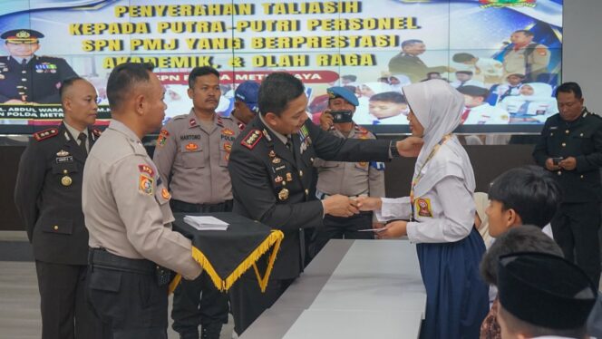 
					SPN Polda Metro Jaya Beri Bantuan Pendidikan untuk 33 Putra-Putri Berprestasi di Lido