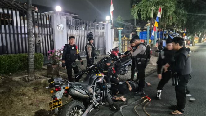 
					Brimob Polda Metro Jaya Gagalkan Dugaan Tawuran di Cipayung, Empat Pemuda Diamankan