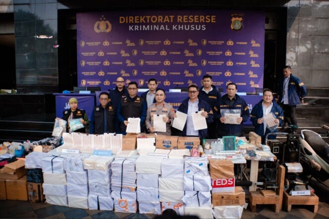 
					Bongkar Sindikat Meterai Palsu, Polda Metro Jaya Cegah Potensi Kerugian Penerimaan Negara Rp1,034 Triliun
