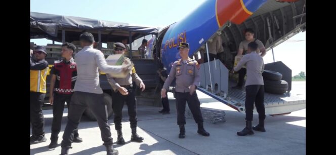 
					Bantuan Kapolri Tiba di Labuan Bajo, Logistik Disiapkan untuk Warga Terdampak Gempa Flores