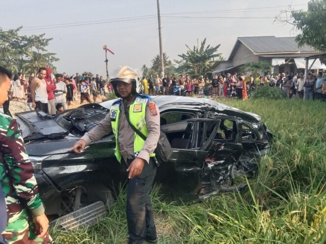 
					Toyota Avanza Tertabrak Kereta Api di Perlintasan Tanpa Palang Sei Bamban, Satu Orang Meninggal