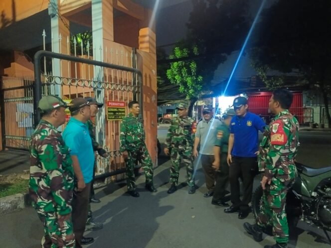 
					Cegah Tawuran dan Kenakalan Remaja, Koramil 08/Duren Sawit Bersama Komduk Gelar Patroli