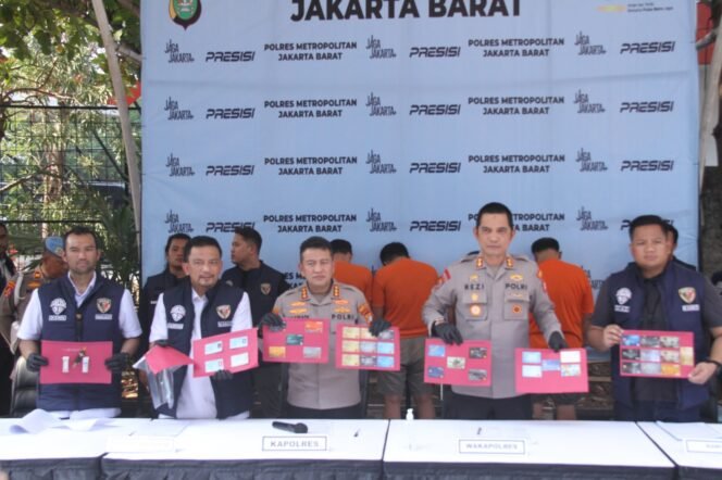 
					Sindikat Ganjal ATM di Jakarta Barat Dibongkar, 4 Tersangka Curi Kartu dan Kuras Rp205 Juta
