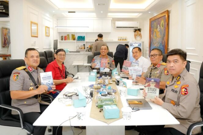 
					48 BUKU TERBIT SEJAK PUSAT STUDI KEPOLISIAN DIRESMIKAN, JADI BEKAL ANGGOTA POLRI