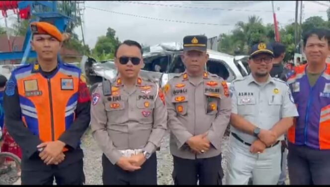 
					Satlantas Polres Binjai Gerak Cepat tangani kecelakaan KAI Sri Lilawangsa di jl. Hiu,Kapolres tegaskan Keselamatan RAKYAT