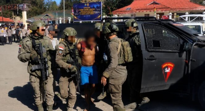
					SATGAS KEPOLISIAN OPERASI DAMAI CARTENZ-2026 AMANKAN DPO KASUS PENEMBAKAN DI PUNCAK