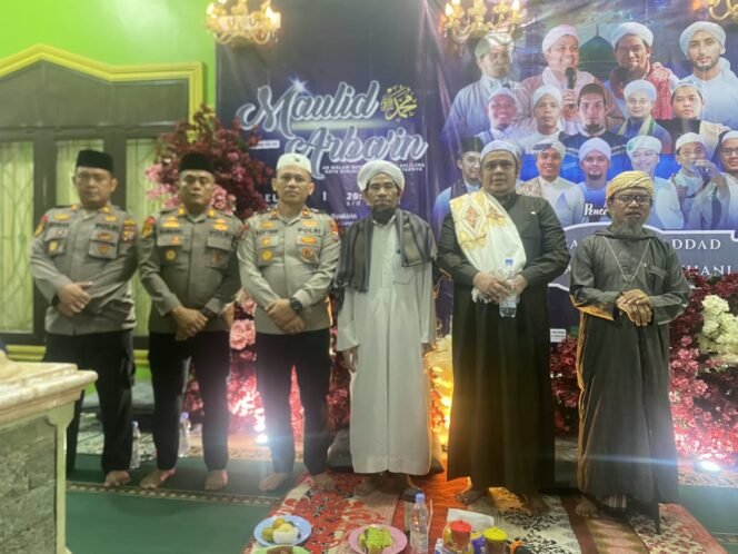 
					KAPOLRES Binjai Hadiri maulid Arbin di Masjid AS-syakirin Masyarakat Jaga Katibmas