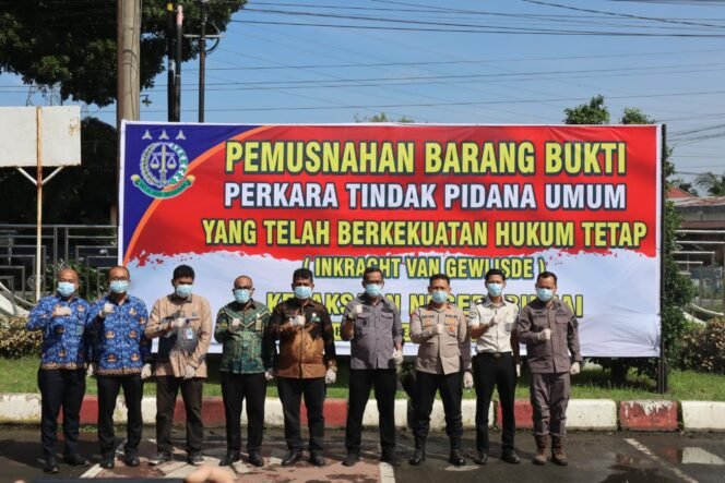 
					Waka Polres Binjai Hadiri Pemusnahan Barang Bukti di Kejaksaan Negeri Binjai