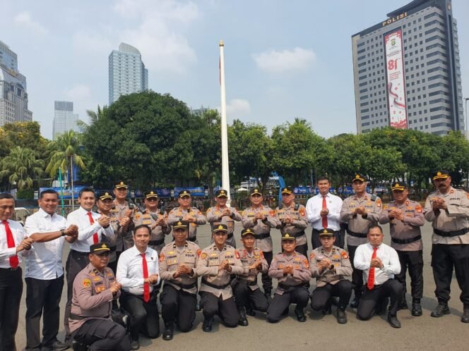 
					Kapolda Metro Jaya Ajak Seluruh Personel Wujudkan Semangat “Polisi Bersama Masyarakat”